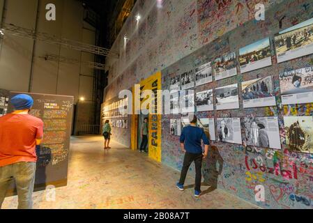 Die Mauer von Asisi, einer Panorama-Ausstellung von Berlin, die gespaltene Stadt von Yadegar Asisi Stockfoto