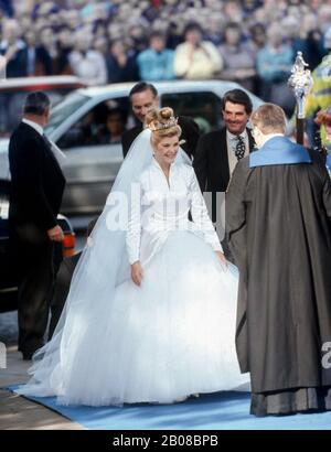 Serena Stanhope kommt für ihre Hochzeit zu Viscount Linley, Westminster, London, England 08.10.93 Stockfoto