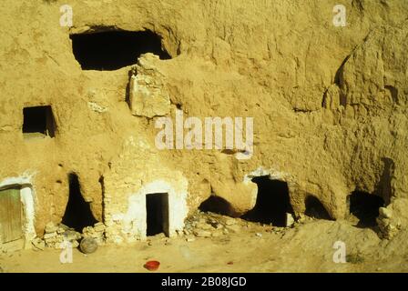 AFRIKA, TUNESIEN, MATMATA DORF, UNTERIRDISCH/HÖHLENBEWOHNUNG DER BERBER TROGLODYTES Stockfoto