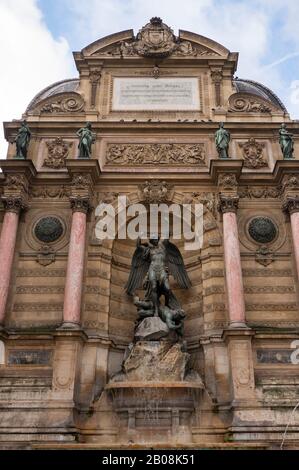 Fontaine Saint Michel Paris Frankreich Stockfoto