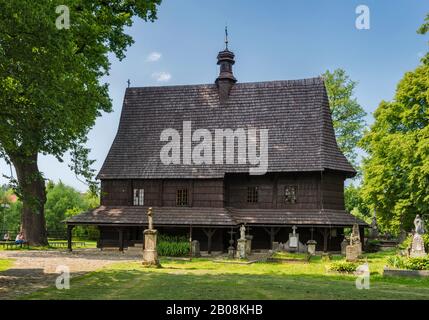 Kirche Sankt Leonards, im 15. Jahrhundert, gotischer Stil, Holzbau mit senkrechten Brettern, röm.-kathisch, in Lipnica Murowana, Malopolska, Polen Stockfoto