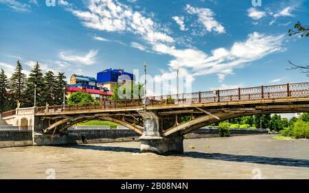 Brücke über den Fluss Terek in Wladikawkaz, Russland Stockfoto