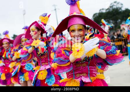 Carnaval de Ovar, Portugal. Desfile de cor e alegria Stockfoto