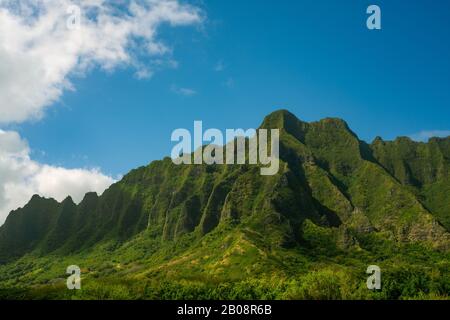 Blick auf die Kualoa-Berge auf der Insel Oahu Hawaii Stockfoto