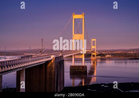 Die erste Severn-Brücke führt die M48 über den Bristol Channel nach Wales. Stockfoto