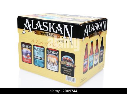 Irvine, KALIFORNIEN - 16. JULI 2014: 12 Stück Alaskan Brewing Co. Beers. Alaskan Brewing, gegründet 1986 in Juneau, Alaska, war die erste Juneau Brewre Stockfoto