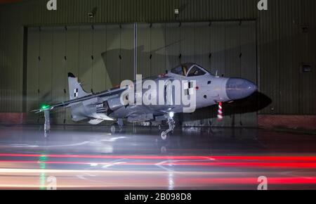 Nachtaufnahmen verschiedener Flugzeuge in St Athen South Wales Stockfoto