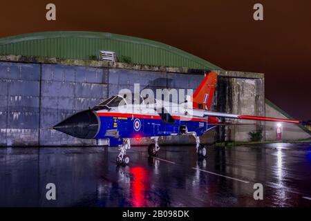 Nachtaufnahmen verschiedener Flugzeuge in St Athen South Wales Stockfoto