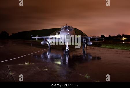 Nachtaufnahmen verschiedener Flugzeuge in St Athen South Wales Stockfoto