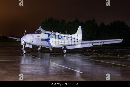 Nachtaufnahmen verschiedener Flugzeuge in St Athen South Wales Stockfoto