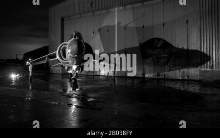 Nachtaufnahmen verschiedener Flugzeuge in St Athen South Wales Stockfoto