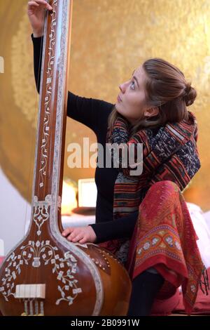 Schöne Stimme! Wunderschöne-Stimme! Sängerin/Songwriterin Nora Lotz Stockfoto