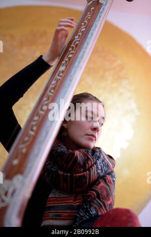 Schöne Stimme! Wunderschöne-Stimme! Sängerin/Songwriterin Nora Lotz Stockfoto