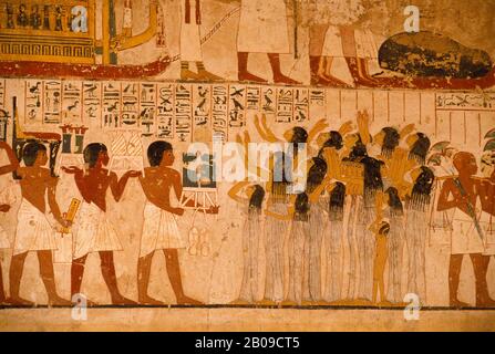 ÄGYPTEN, NILFLUSS, IN DER NÄHE VON LUXOR, TAL DER ADLIGEN, GRAB VON RAMOSE, FRAUEN TRAUER Stockfoto