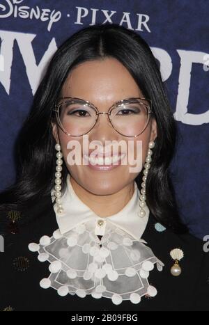 Los Angeles, Kalifornien, USA. Februar 2020. Ali Wong 18.02.2020 Die Weltpremiere von "Onward" fand im El Capitan Theatre in Los Angeles statt, CA Photo von Izumi Hasegawa/HollywoodNewsWire.net Stockfoto