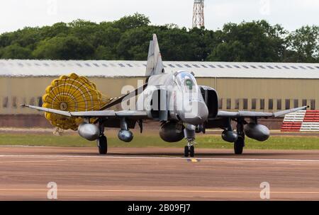 F-4E Phantom kurz nach der Landung in RAF Fairford Gloucstershire, Großbritannien. Bereit für die RIAT 2017. Die Seriennummer01618 stammt von 338 Sqn vom Hellenic Air Forc Stockfoto