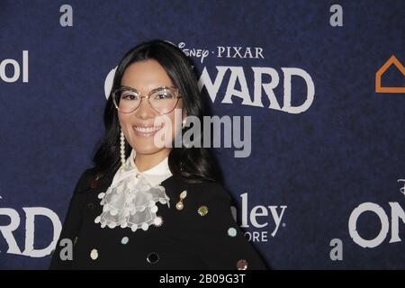 Los Angeles, Kalifornien, USA. Februar 2020. Ali Wong 18.02.2020 Die Weltpremiere von "Onward" fand im El Capitan Theatre in Los Angeles statt, CA Photo von Izumi Hasegawa/HollywoodNewsWire.net Stockfoto