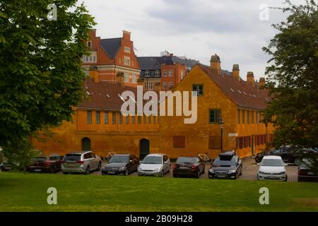 Nyboder ist ein historisches Reihenhausviertel der ehemaligen Marinekasernen in Kopenhagen, Dänemark Stockfoto