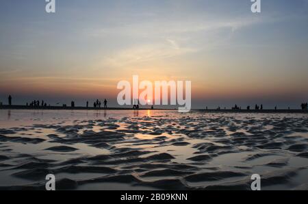 Sonnenuntergang in Cox's Bazar, dem längsten Strand der Welt in Bangladesch. 2009. Stockfoto