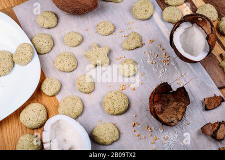 Shortbread Kekse mit grünem Teematcha und Kokosnuss. Hausgemachter Buskuit Stockfoto