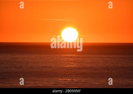 Wundervolle Sonnenuntergang über Carmel Beach Kalifornien. Es ist einer der schönsten Orte auf der Erde, um den Sonnenuntergang zu beobachten Stockfoto