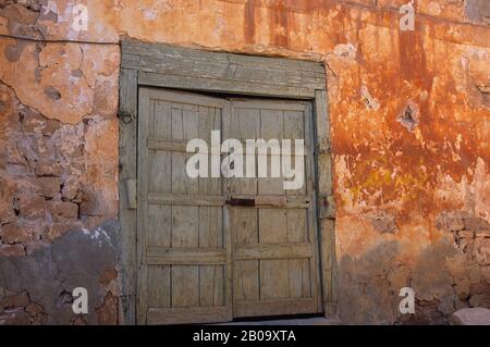 LIBYEN, IN DER NÄHE VON BENGASI, PTOLEMAIS (TOLMEITA), TÜR Stockfoto