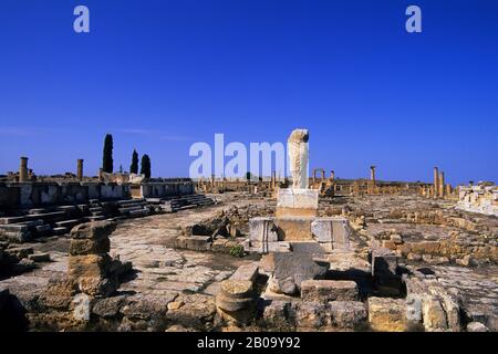 LIBYEN, IN DER NÄHE VON BENGASI, KYRENE, AGORA, STATUE Stockfoto