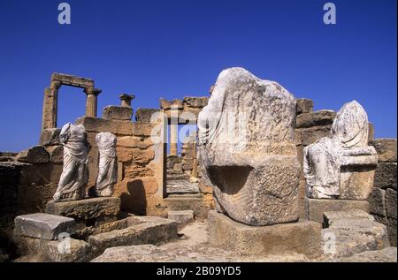 LIBYEN, IN DER NÄHE VON BENGASI, KYRENE, GRAB VON BATTUS, STATUEN Stockfoto