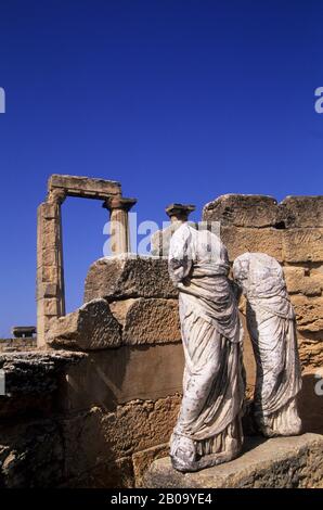 LIBYEN, IN DER NÄHE VON BENGASI, KYRENE, GRAB VON BATTUS, STATUEN Stockfoto