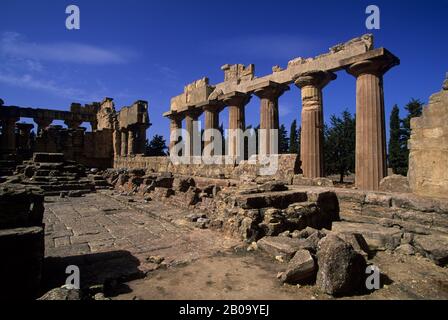 LIBYEN, IN DER NÄHE VON BENGASI, KYRENE, TEMPEL VON ZEUS (GRIECHISCH) Stockfoto