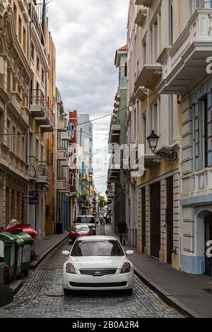 Nissan in Der Schmalen San Juan Street Stockfoto