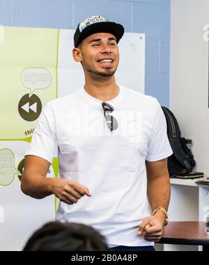 Las VEGAS, NV - 18. Juni: Afrojack startet die "Electric Daisy Carnival Week" in Las Vegas, indem er am 18. Juni 2013 in Las Vegas, Nevada, die "Boys & Girls Clubs" von Las Vegas James Clubhouse für die DJ-Klasse des Jugendmitglieds besucht. © Kabik/Starlite/MediaPunch Inc Stockfoto