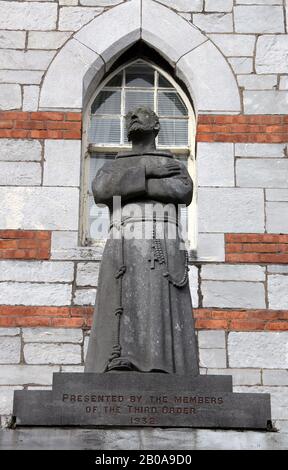 Statue des heiligen Franz von Assisi im Friary Office der Heiligen Dreifaltigkeit in der Stadt Cork Stockfoto