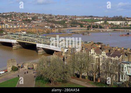 Blick auf die alte Rochester Bridge und den Fluss Medway Stockfoto