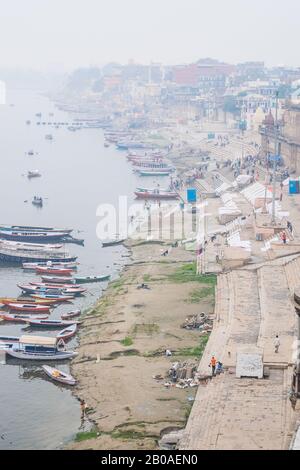 Treppe zum Ganges im heiligen Fluss Ganges. Stockfoto
