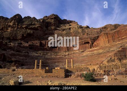 JORDAN, PETRA, RÖMISCHES THEATER, ERBAUT VON DER NABATAEANS IM 1. JAHRHUNDERT A.D. Stockfoto