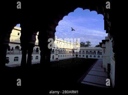 INDIEN, JAIPUR, HOTEL RAMBAGH PALACE, EIN EHEMALIGER PALAST DER MAHARAJAS VON JAIPUR Stockfoto