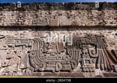 Tempel der gefiederten Schlange, Relief, Xochicalco archäologische Stätte, Morelos, Mexiko, Zentralamerika Stockfoto