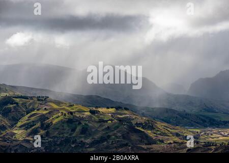 Nostalgie in den Anden, die die Länder Chile, Argentinien, Bolivien, Peru, Ecuador, Kolumbien und Venezuela umfasst. Stockfoto