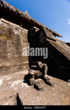 Tierskulptur, Haus der Adler-Krieger, Der Krieger-Tempel, Tempel I, archäologische Stätte Malinalco, Bundesstaat Mexiko, Mexiko, Mittelamerika Stockfoto