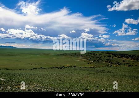 MONGOLIA, WÜSTE GOBI, IN DER NÄHE VON DALANZADGAD, GRASLAND (STEPPEN) Stockfoto