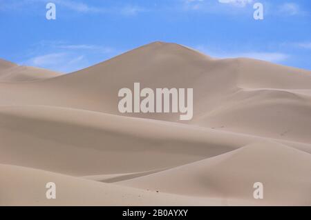 MONGOLIA, WÜSTE GOBI, IN DER NÄHE VON DALANZADGAD, KHONGORYN ELS (SANDDÜNEN) Stockfoto