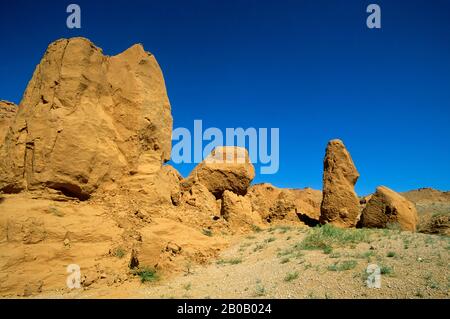 MONGOLIA, IN DER NÄHE VON DALANZADGAD, GOBI-WÜSTE, BAYANZAG, FLAMMENDE KLIPPEN, DINOSAURIER-FOSSILFUNDSTELLE Stockfoto