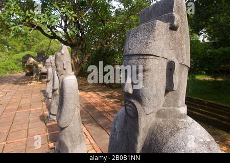VIETNAM, HUE, GRAB DER TU DUC, ZWISCHEN 1864 UND 67 ERBAUT, STEINSCHUTZ Stockfoto
