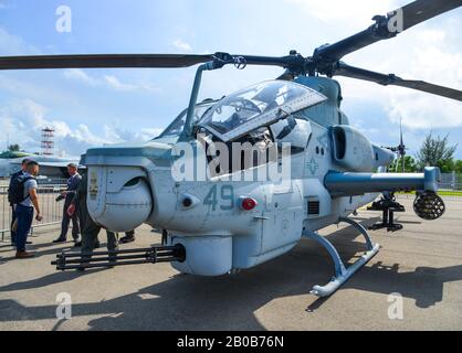 Singapur - 12. Februar 2020. Bell AH-1Z Viper greift Hubschrauber des US Marine Corps zur Anzeige in Changi, Singapur an. Die Verteidigungskosten steigen, besonders Stockfoto