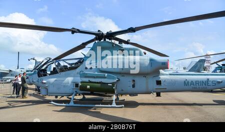 Singapur - 12. Februar 2020. Bell AH-1Z Viper greift Hubschrauber des US Marine Corps zur Anzeige in Changi, Singapur an. Die Verteidigungskosten steigen, besonders Stockfoto