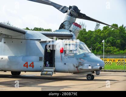 Singapur - 12. Februar 2020. Bell Boeing V-22 Osprey vom US Marine Corps zur Anzeige in Changi, Singapur. Die Verteidigungskosten steigen, insbesondere im Eas Stockfoto