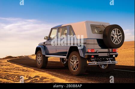 Mercedes-Maybach G 650 Landaulet auf einer Bergstraße Stockfoto