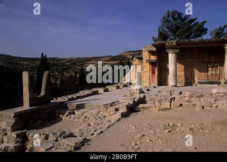 GRIECHENLAND, CRETE, HERAKLEON, PALAST VON KNOSSOS, SÜDPROPYLON, KALKHÖRNER Stockfoto