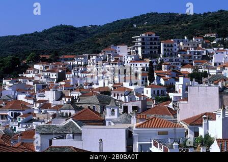 GRIECHENLAND, ÄGEISCHES MEER, SKOPELOS, ÜBERBLICK ÜBER DAS DORF Stockfoto